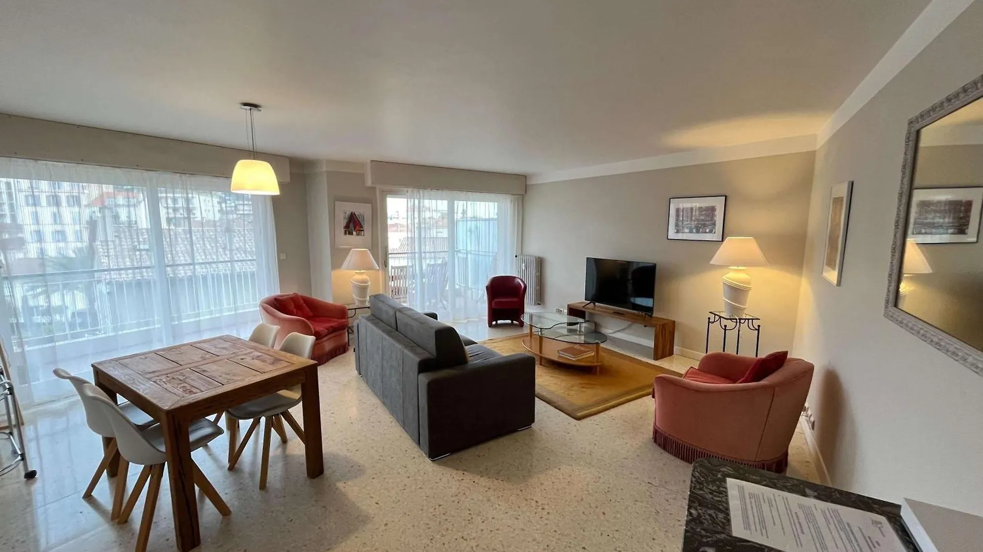 B052-Bel Appartement Spacieux Grand Balcon Et Garage Cannes