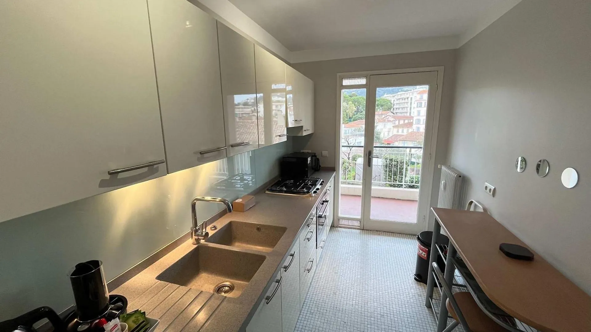 B052-Bel Appartement Spacieux Grand Balcon Et Garage Cannes